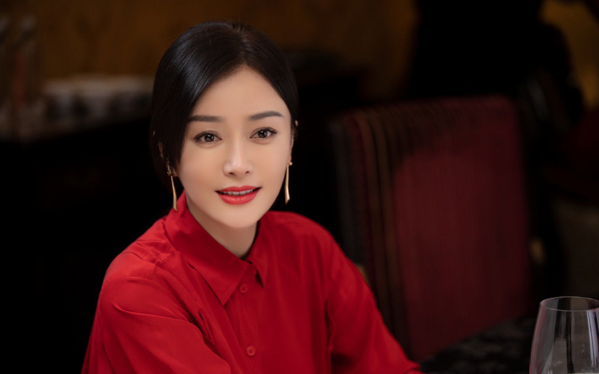 现在挖掘机多少钱一方啊（现在挖掘机多少钱一方啊视频）